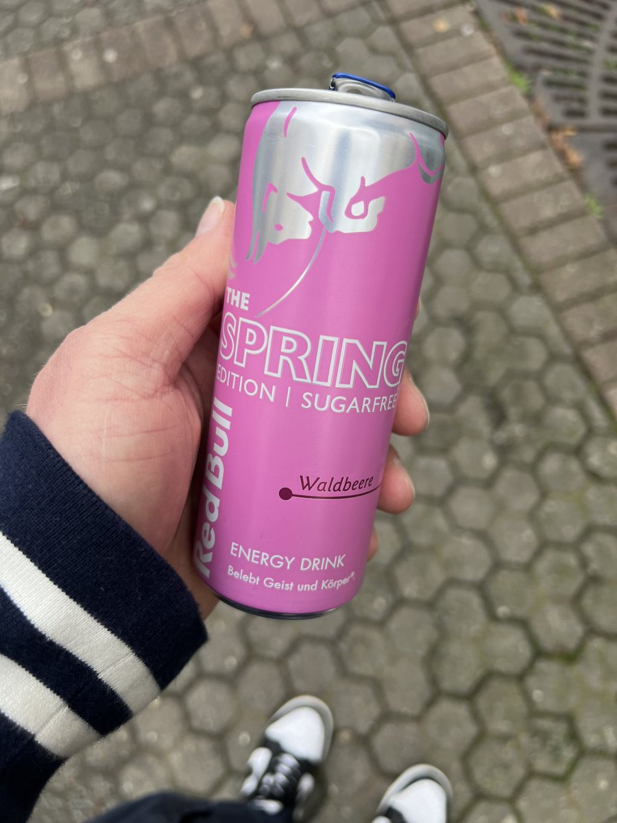MartinPLDE's tweet photo. New @redbullGER #RedBull #TheSpringEdition #Waldbeere #SugarFree @redbull @redbullpolska https://t.co/PhrENMLaaU