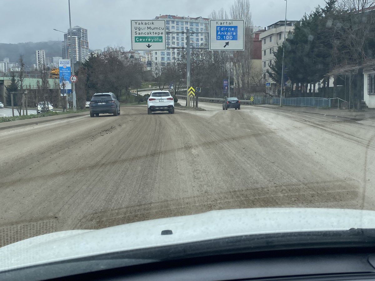 FIRAT_USLU's tweet photo. @kartalbld @csbgovtr @IBBcozummerkezi Meral AKşehirli Oğlu Cami önü. Tam olarak Balıkesir caddesi çamur içinde . Gereği yapılsın lütfen. https://t.co/A8jDw0Q3L8