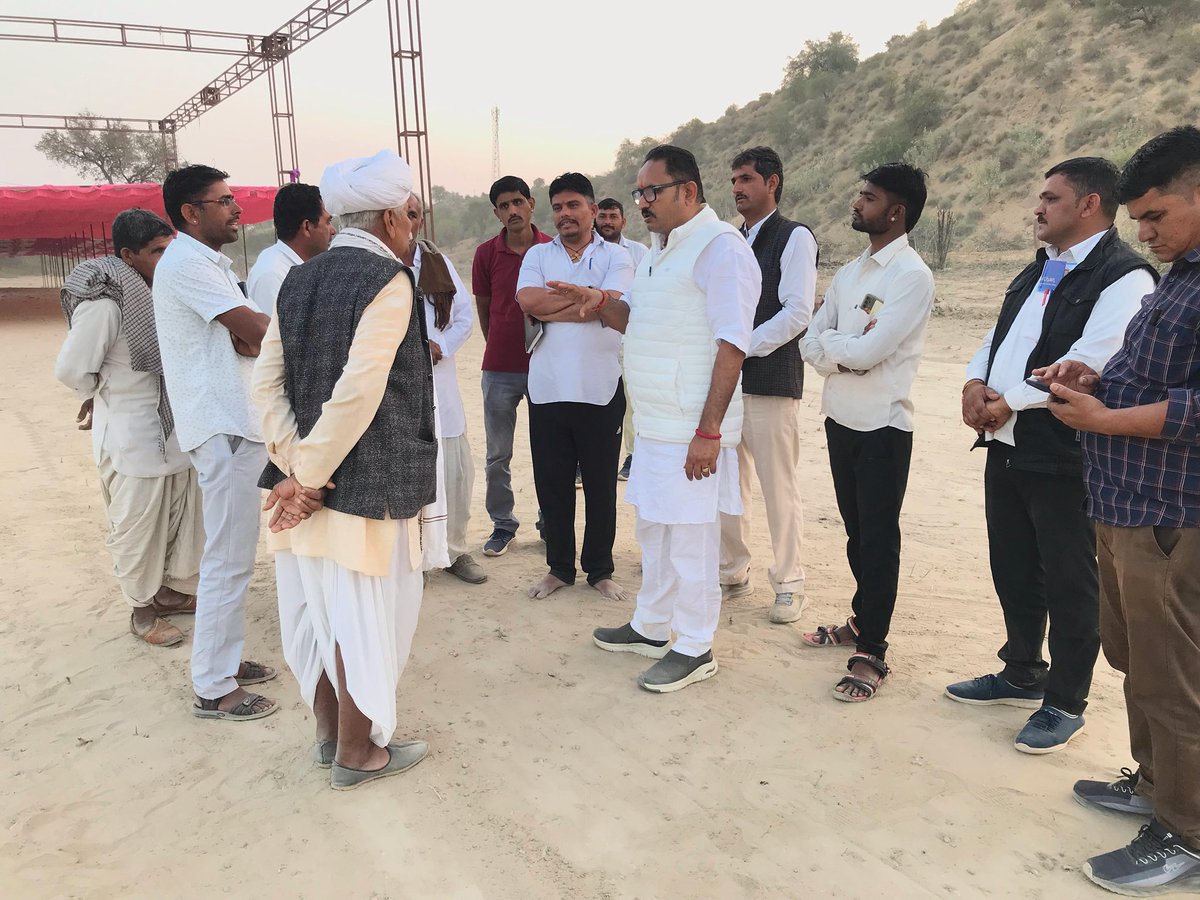 bsbamarla's tweet photo. चालकनेची माता मन्दिर पर नव निर्मित पेनोरमा का उद्घाटन  करने 21-02-2024 को माननीय मुख्यमंत्री श्री भजन लाल जी शर्मा के पधारने पर उनके स्वागत की व्यवस्था का निरक्षण करते हुए । 🙏
.
.
.
.
@BhajanlalBjp #modi #ram #panorama #barmer #jaisalmer #balotra #rajasthan #Bhajanlalsharma https://t.co/oHyUjQI3nD