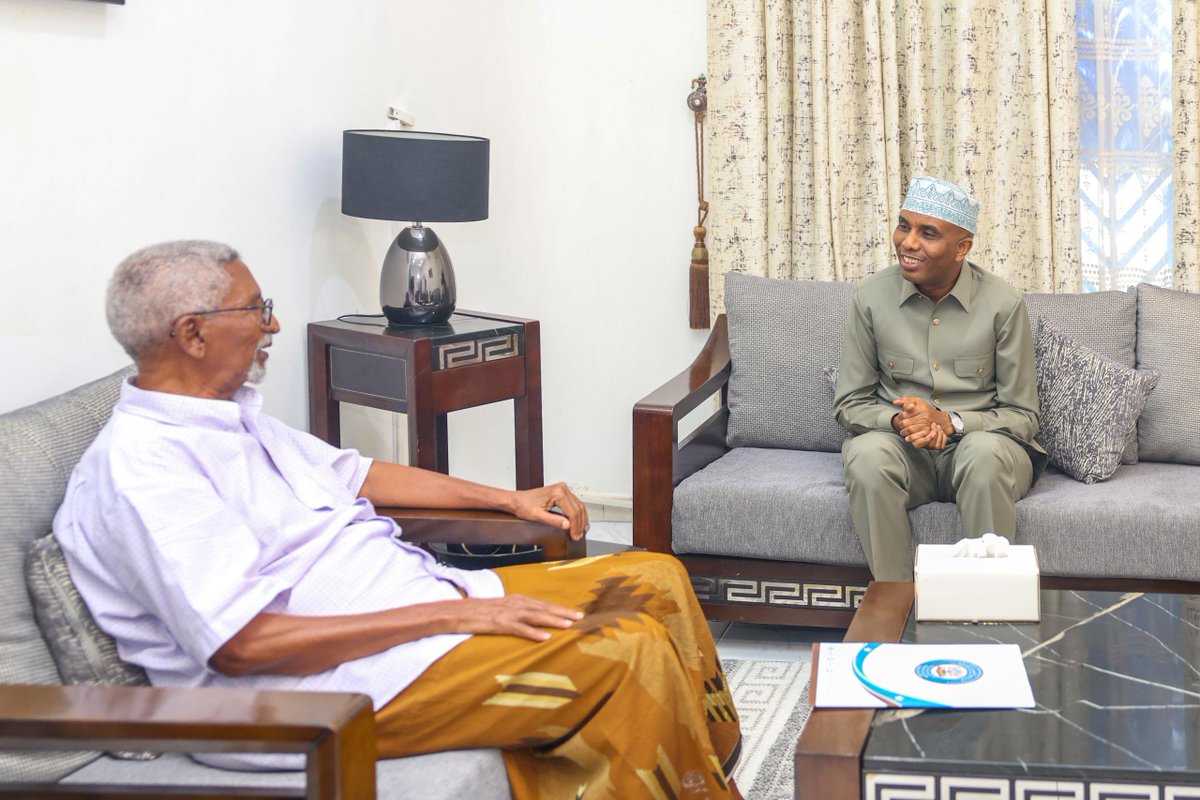 Productive discussions today with H.E Speaker @AadanMadobe and H.E Speaker Abdi Hashi on crucial matters including security, economic growth, diplomatic ties & the protection of our country's unity, sovereignty and territorial integrity. Together, we strengthen #Somalia's future.