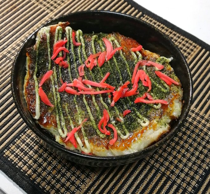 お好み焼きのような食べ物です
キャベツを混ぜ混んだ魚のすり身です 