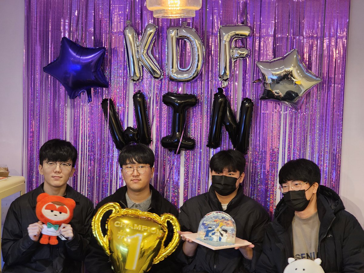 4by2_BSB's tweet photo. #하나둘셋_광프야_축하해
오랜만에 즐거운 자리 고맙고 고생했어요 https://t.co/vUSaWX8Hsa