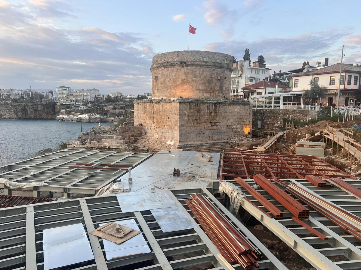 07Azem's tweet photo. @Antalya07_ , @ANTALYABB ,@TCKulturTurizm, @Deniz_Zeyrek ,@EbruBaki  Antalya Büyükşehir Belediyesi Restorasyon yapmasa mı acaba ? https://t.co/p2APR2E456