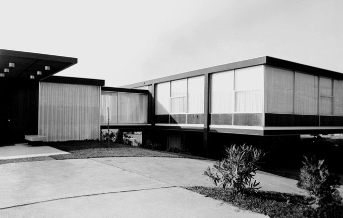 TRES60Blog's tweet image. Casa Chávez, proyectada en 1959 por el arquitecto Miguel Rodrigo Mazuré en Urb. Casuarinas, Santiago de Surco, Lima.

#CasaChavez #RodrigoMazureArquitecto #arquitecturamoderna #modernidadenLima