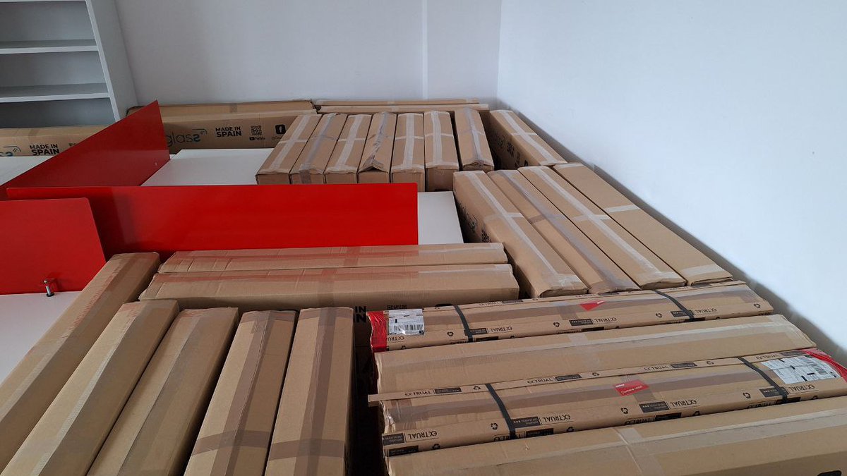 MiratarProject's tweet photo. Todo listo para empezar a equipar los 50 #espejos #inteligentes que darán soporte a nuestro #piloto. #ehealth #salud https://t.co/ViQEWLQM0p