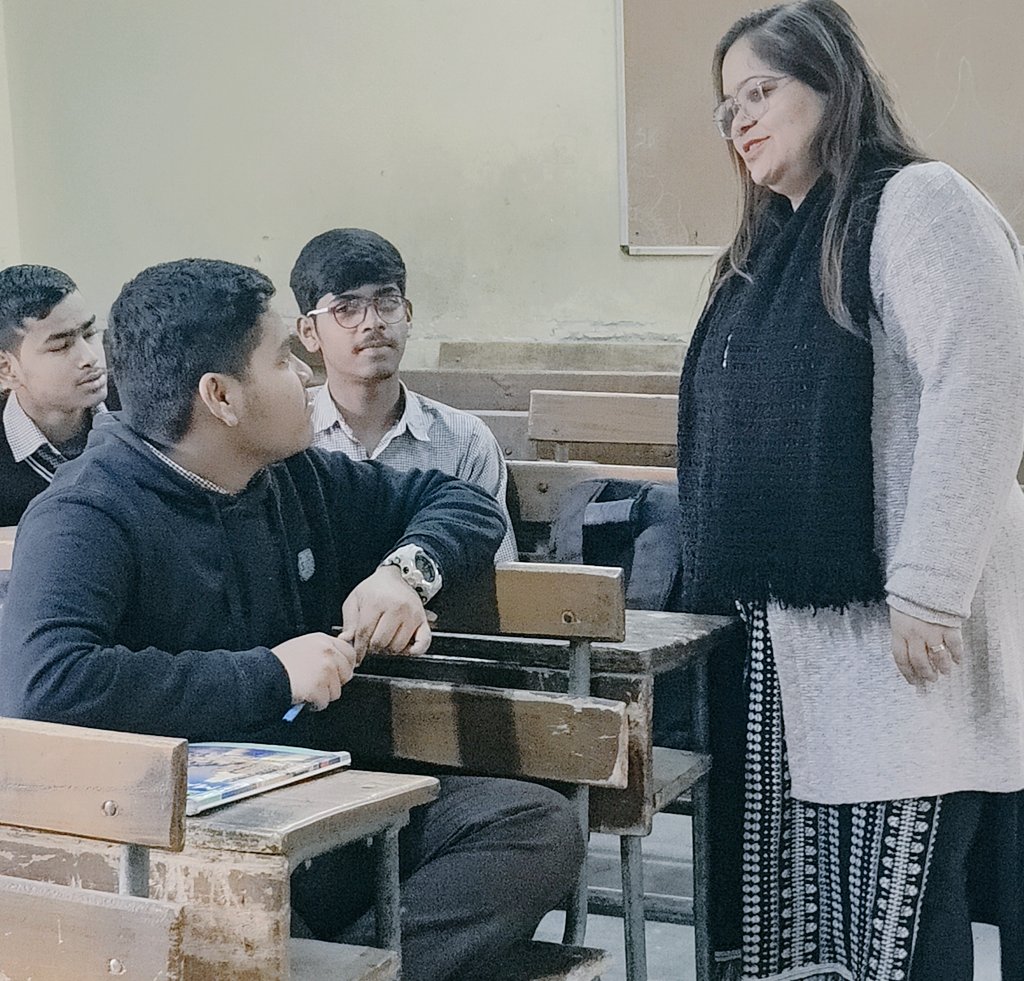 Communication is most important factor in teaching. A teacher who knows her students will bring out the most #confidentlearners. Be the best guide and friend of your students. #communicationwithstudent
@Dir_Education 
@PbpandeyB 
@LetsTalkEdun 
@dilli_shiksha