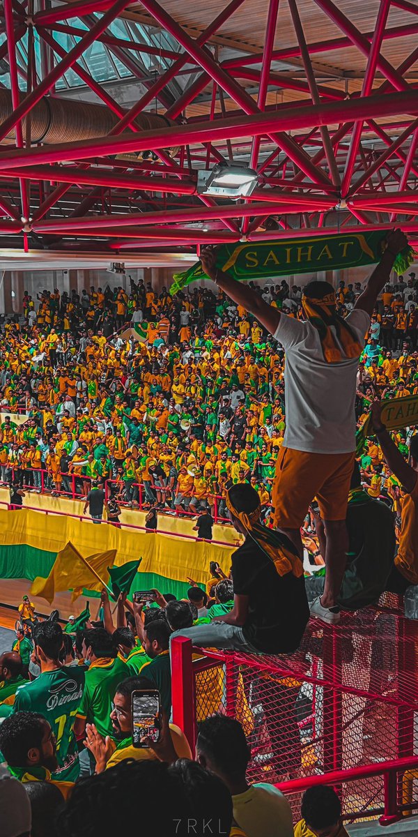 hani13hilal's tweet photo. كانوا ولا زالوا وسيبقون للابد مصدر السعادة والتاريخ لعشاق الدانة 
اعطوا الخليج كل ماعندهم من جهد وروح وذهب وبالعشق والوفاء بادلناهم .. نحن معكم 💛💚 https://t.co/J20jNCQ3Ea