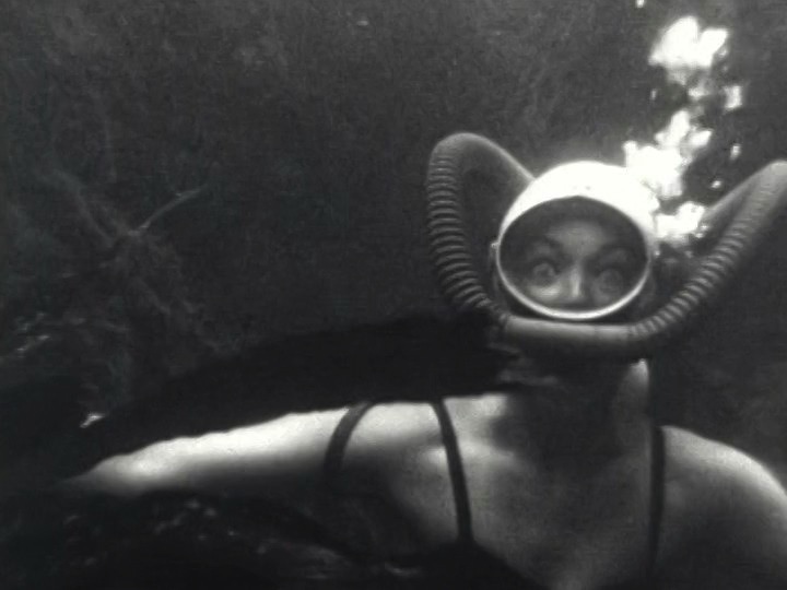 AngusKohm's tweet photo. #FridayNightAtTheHomeDriveIn
Monster from the Ocean Floor (1954) d/#WyottOrdung
p/#RogerCorman w/#AnneKimbell #StuartWade
A woman sees a giant one-eyed amoeba rising from the ocean.
“Up from the forbidden depths comes a Tidal Wave Of Terror!”
#Horror #SciFi
#NotQuiteClassicCinema https://t.co/BzQAAFWNSt