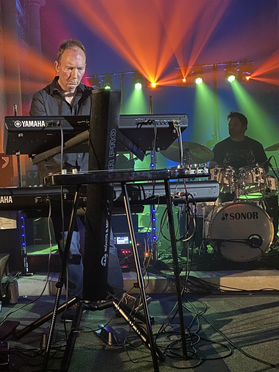 JGL39559946's tweet image. Great evening with #PigsOnTheWing, the superb 🇮🇲 @pinkfloyd tribute band. All the favourites from #Meddle, #DSOTM, #WYWH &amp;amp; #TheWall, plus a few others too. Terrific sound &amp;amp; light show in a great location. Well done to all 👏👏👏👏 🐷🪽