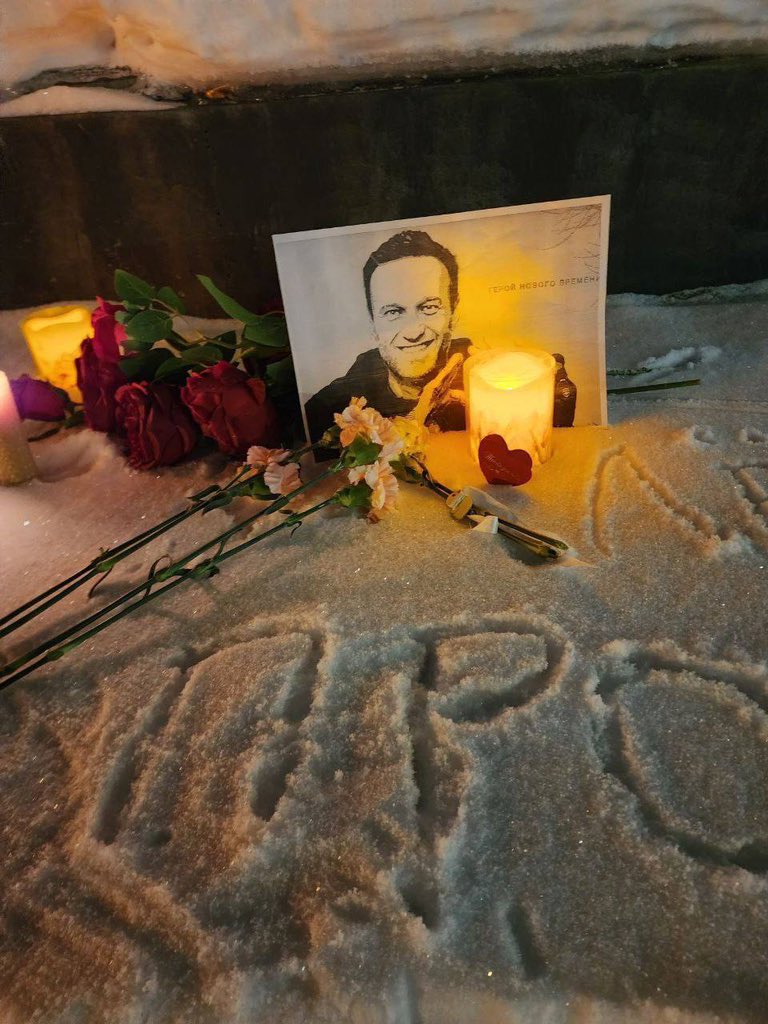 Dimitriums's tweet photo. Alexei Navalny was killed by Putin. Alexei Navalny's relatives and lawyers have received official confirmation of Alexei's death, said Navalny Team.

#AlexeiNavalny #Nawalny #Navalnyi #Russia https://t.co/Cl0QLkLd1g