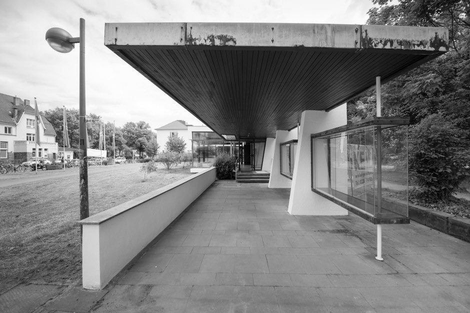 TRES60Blog's tweet image. Pabellón informativo proyectado en 1960 por el departamento de construcción municipal de Godesberg en Ria-Maternus-Platz 1, Bonn (Alemania). Posteriormente reformado entre 2014 y 2015 por la firma Grotegut Architekten.

#StadtpavillonBadGodesberg #GrotegutArchitekten