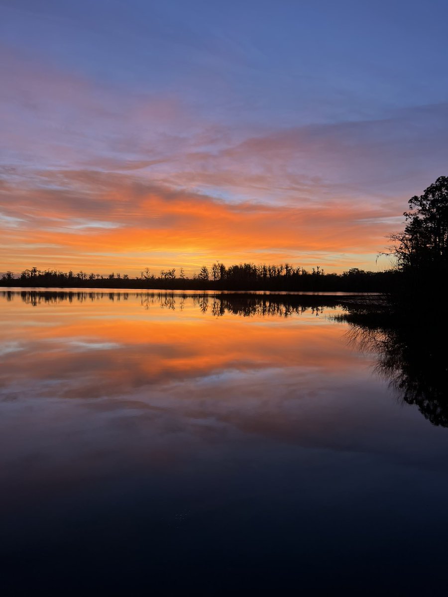 Saturday morning sunrise at the lake. Good morning Everyone ☕️ 💫🌞