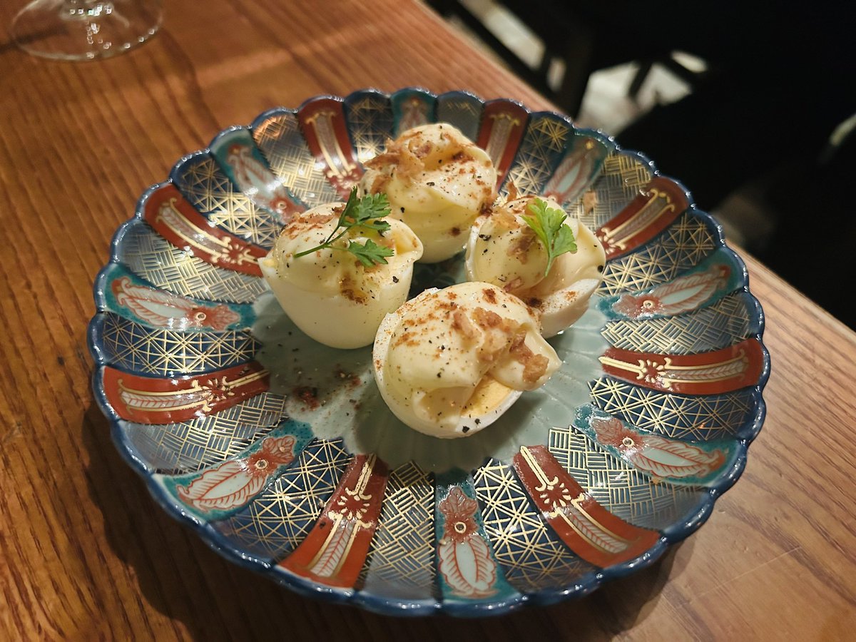 rentokyolifelog's tweet photo. 恵比寿駅徒歩7分
「Grill &amp; Wine DumViva」
裏恵比寿の路地裏に佇む洞窟の様なワインビストロ。隠れ家感のあるお洒落な店装はデートや女子会にオススメ。豊富な種類のワインとウフマヨやハムなどのフードが合って美味しかった。使いやすい価格設定も嬉しい。 https://t.co/QxpFJREetj