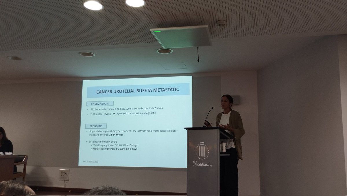 Continuem amb la Dra Paula Azuara de @parctauli, amb una excel·lent presentació sobre el tumor vesical metastàsic i el seu maneig, des del tractament sistèmic fins al local. Gràcies per la presentació, felicitats!!