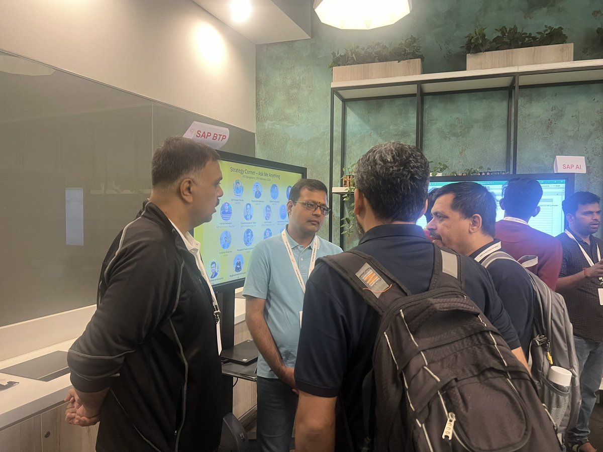 @rgollapudi and @_iamManju deeply involved in “Ask Me Anything” about #SAPBTP during #sitBLR today #SAPCommunity @gangadharansind @findingabhi @maheshk_p @Steffen_Pietsch @Michael_Ameling @anirban_dgm