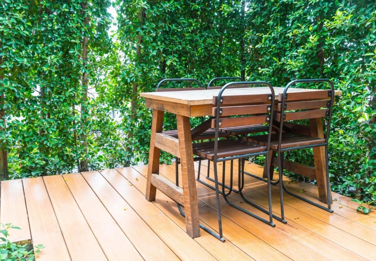 Comment éviter que votre #terrasse en bois 🪵 devienne glissante❓

1. Entretenez la régulièrement
2. Appliquez un produit antidérapant
3. Utilisez un saturateur bois
4. Mettez en place des revêtements antidérapants
5. Couvrez votre terrasse en bois

#terrasseenbois #antidérapant