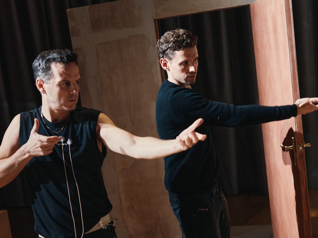 Everybody stay calm, #Vanya is in cinemas next week 🍿

Vanya, with #AndrewScott, hits the big screen with <a href="/NTLive/">National Theatre Live</a> from 22 Feb.

📸 Emilio Madrid