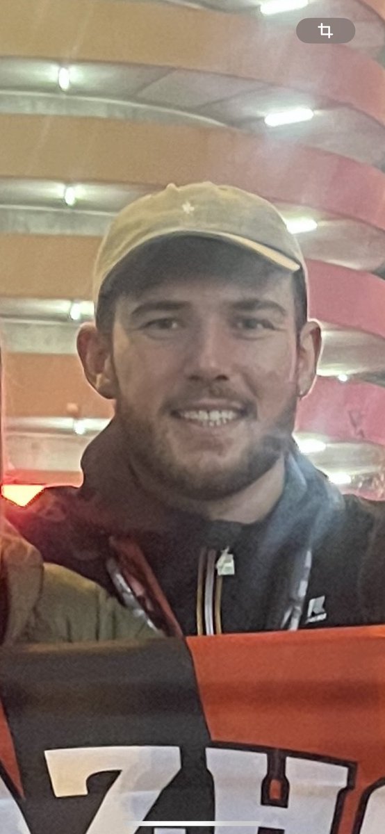 charlottelts's tweet image. J’ai perdu mon pote à Milan près de Navigli, plus de nouvelle de lui depuis 4h30. Il est habillé en Kway bleu marine + jean noir + casquette beige Ralph Lauren. #SRFC #ACMSRFC #roazhontour Si vous l’avez vu, contactez moi !!!