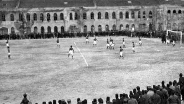 Fenerbahçe milli mücadele döneminde işgal kuvvetleriyle yaptığı 50 maçın 41’ini kazanıp 4 beraberlik aldı kazandığı her maç İngiliz işgalinde olan İstanbullulara moral veriyordu. Lozan görüşmeleri sırasında son maç yapılacaktı bu maçın psikolojik açıdan öyle önemi vardı ki