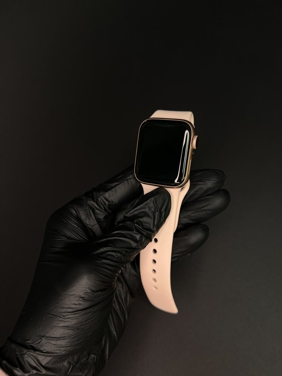 Продаю вживані Apple Watch ⌚️ 4 40mm Rose Gold (box)