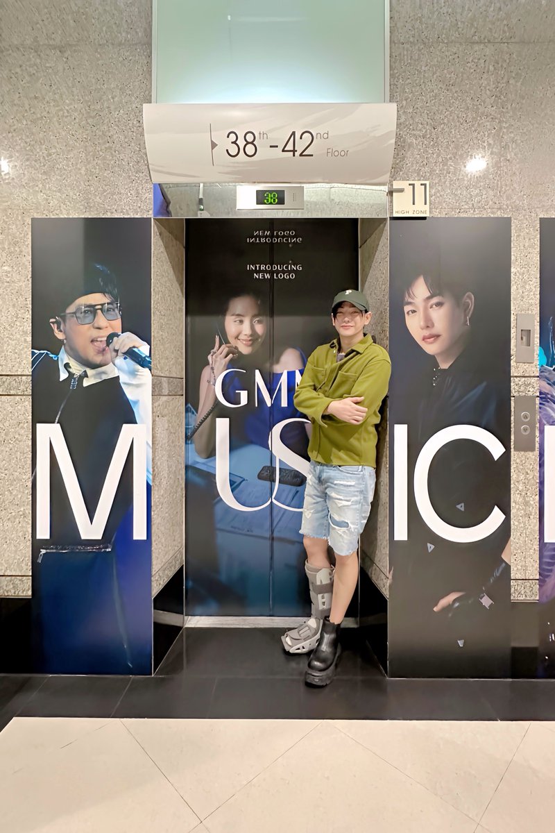 Palit_Official's tweet photo. 📸 แวะมาถ่ายรูป #GMMMusic กันได้น้า :) @peckpalit #PeckPaLitChoke
#เป๊กผลิตโชค https://t.co/wfaRoS8DsY