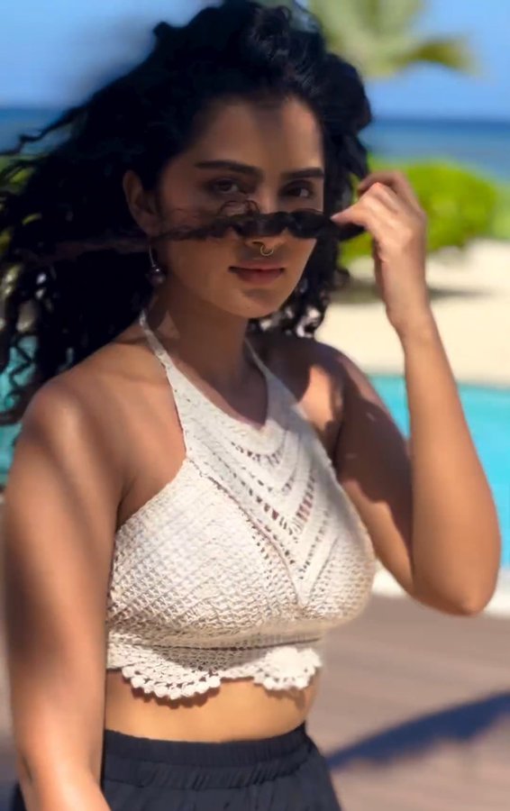 GGiQWAIWgAAZ9eB?format=jpg&name=900x900