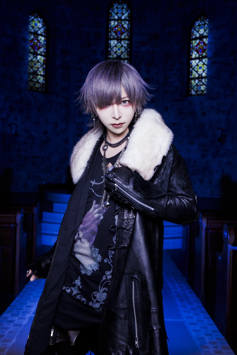 EVOL__official's tweet photo. ‼️新アー写公開‼️

紫色担当💜LEON
@EVOL__LEON 

青色担当💙山田れい
@EVOL_reykyun 

こちらのツイートの♡+RT=500で次メンバーアー写真公開📷 https://t.co/KRUtEIyJWL