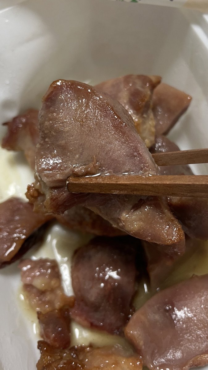 uryo1112's tweet image. セブンのタン塩焼き分厚くてコリッコリでお家でタン欲満たせるの最高。
ジューシーすぎる。