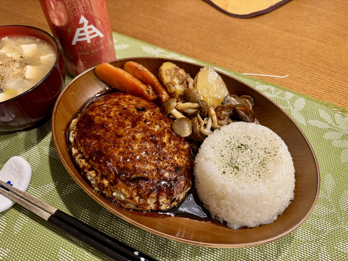 ndTu67XYaawnA2U's tweet photo. ハンバーグと猫達
Hamburger steak & Cats
#猫 #スコティッシュフォールド #ハンバーグ #ヒメホワイト
#cat #scottishfold #humburgersteak #himewhite https://t.co/GFpVi2fO5Y