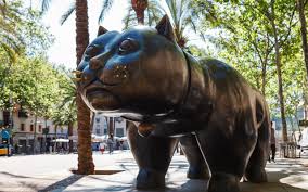 Moulay_tt_court's tweet image. " Le Cheval " cette sculpture qui est installée devant l’entrée principale du Musée Mohammed VI d’art moderne et contemporain. 
C'est l'œuvre de #Botero réputé pour ses sculptures aux formes rondes et volumineuses, elles font partie du paysage urbain des grandes villes du monde.