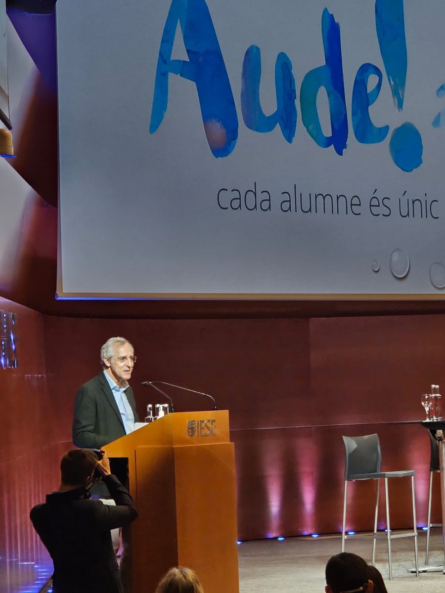 Institució Familiar tweet media