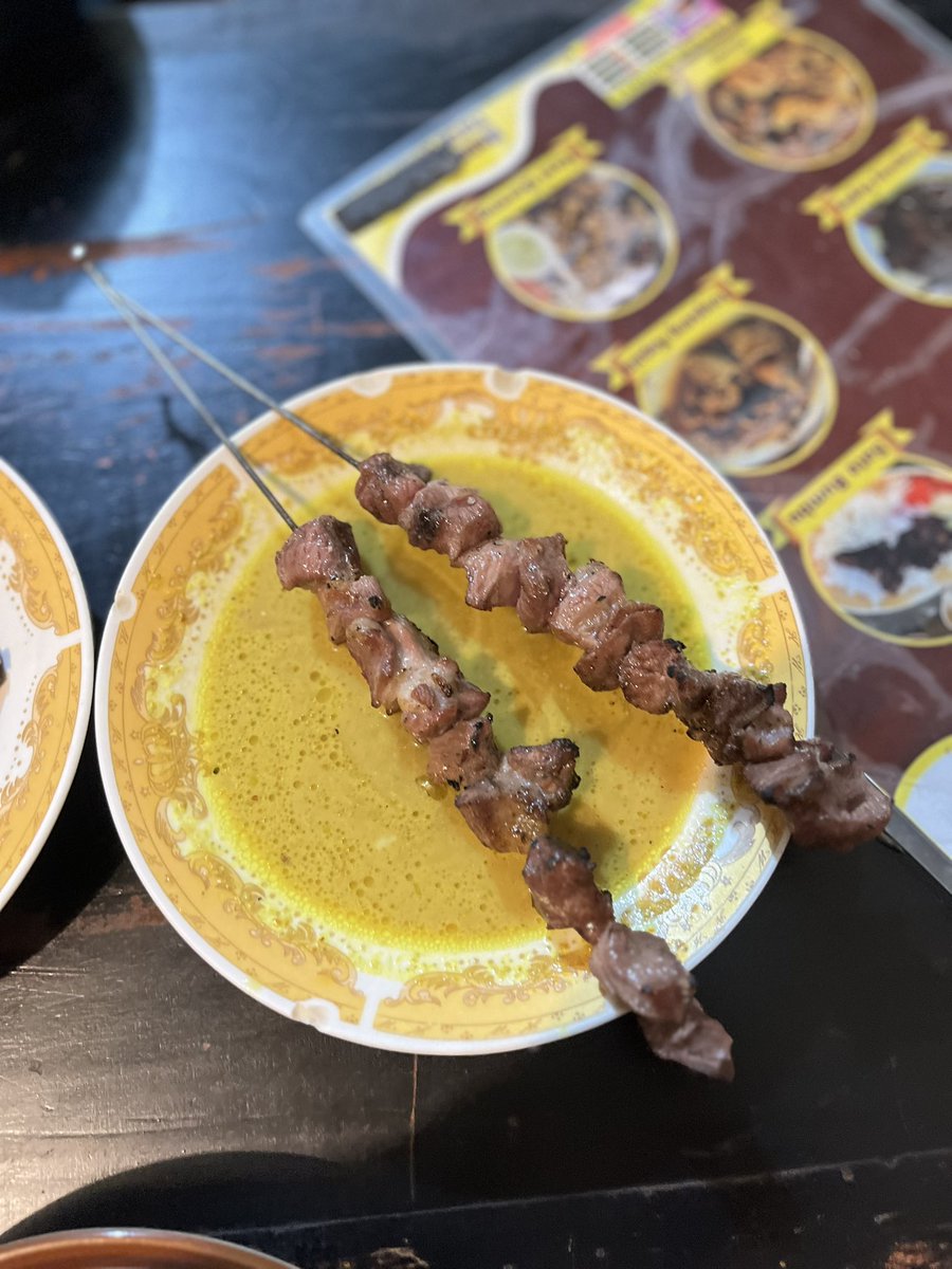 javafoodie_'s tweet photo. Kalau Mak Adi lg rame, Mba Abu sudah tutup,
Sate Klathak Kang Dayat rekomen @WatiJalanJajan ini bs jadi andalan 👍🏻👍🏻

Ga prengus, dagingnya empuk, kuah gule medok, kronyosnya asinnya pass 👍🏻 https://t.co/7EOooC6oGY