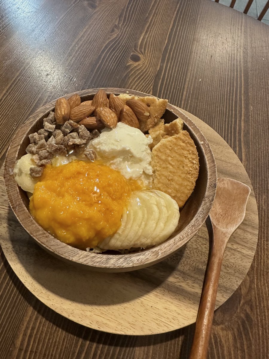 momokorea2020's tweet photo. ギリシャヨーグルト大好き女の最近の開拓はここ“Ourth yogurt“🥣✨ソンスの隣駅にあるんだけど特徴は果物とトッピングの種類と量…！今回頼んだかぼちゃヨーグルトはもったり濃厚で最高だった🥺そして商品名が『ホグワーツパンプキンパイ』なの可愛すぎん…？ちょっと変だけど日本語メニューもあるよ◎ https://t.co/eHZ1EMrJt0
