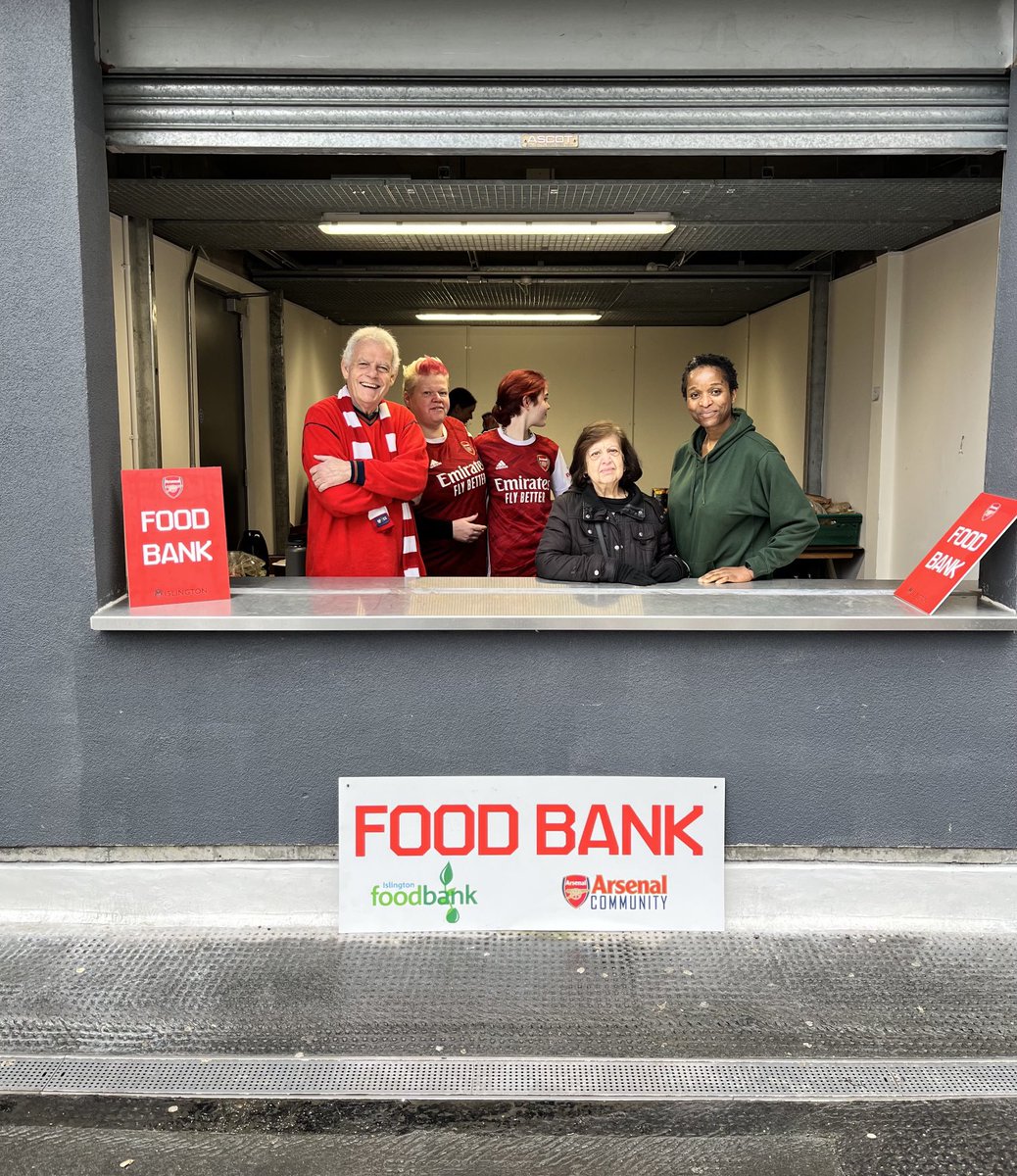We joined the volunteers at the ⁦@Foodbank_N1⁩ outside the Emirates today