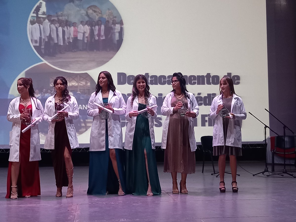 LorenzoOsbel's tweet photo. Muchas felicidades a los 73 graduados en el 42 Destacamento de Ciencias Médicas Carlos Juan Finlay #IslaDeLaJuventud #SentirPinero #SíSePuede #PorUn26EnEl24 https://t.co/eKZYj1ldYv