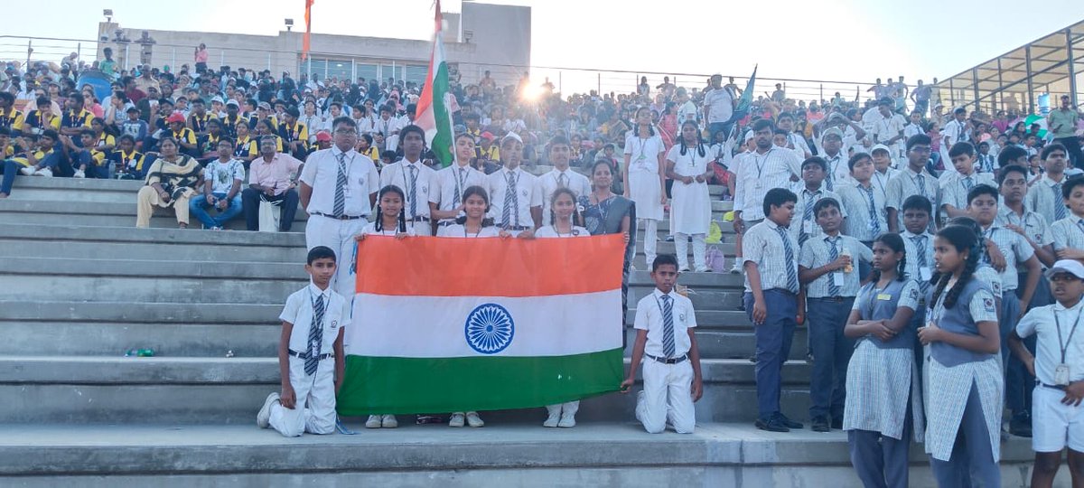 airnewsalerts's tweet image. Students, youth and enthusiastic public gathering at the visitors gallery to witness the launch of GSLV F 14 at Sriharikota.
 
@isro | #INSAT3DS | #GSLVF14 | #ISRO |