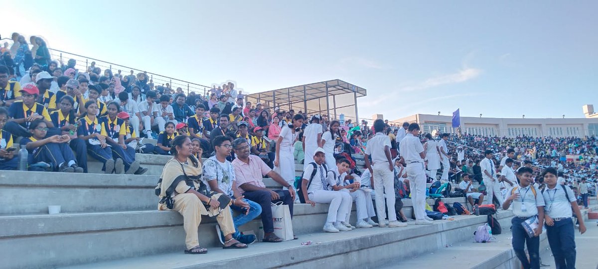 airnewsalerts's tweet image. Students, youth and enthusiastic public gathering at the visitors gallery to witness the launch of GSLV F 14 at Sriharikota.
 
@isro | #INSAT3DS | #GSLVF14 | #ISRO |