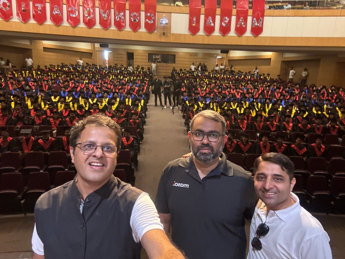 UserIsDrunked's tweet photo. From nervous freshmen to confident graduates, #MasaiConvocation marks the end of one chapter and the beginning of another. @masaischool https://t.co/o44SPoIj4g