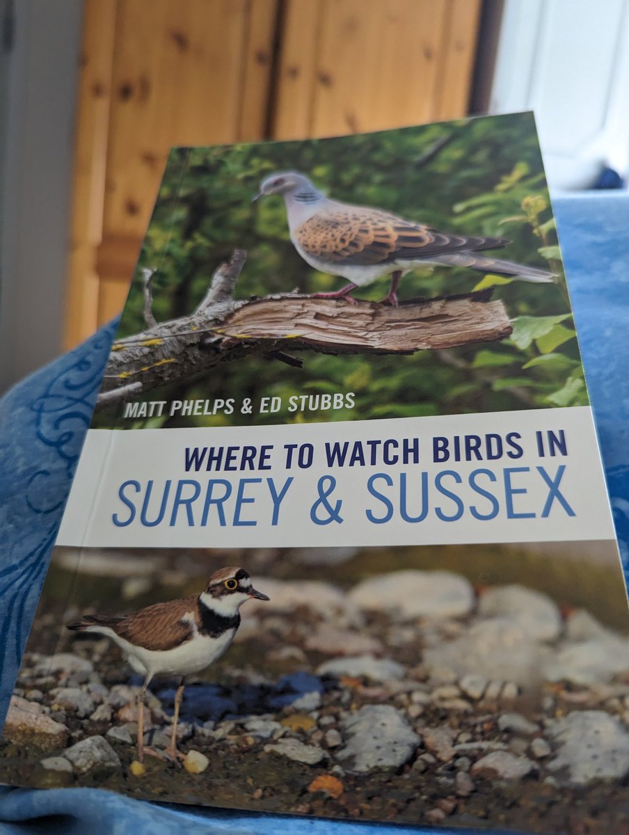 this fine tome landed on the mat this morning, a credit to the authors @Godalming_birds @mostlyscarce having just retired I shall be endeavouring to visit mote local sites this year #Surreybirds #Sussexbirds