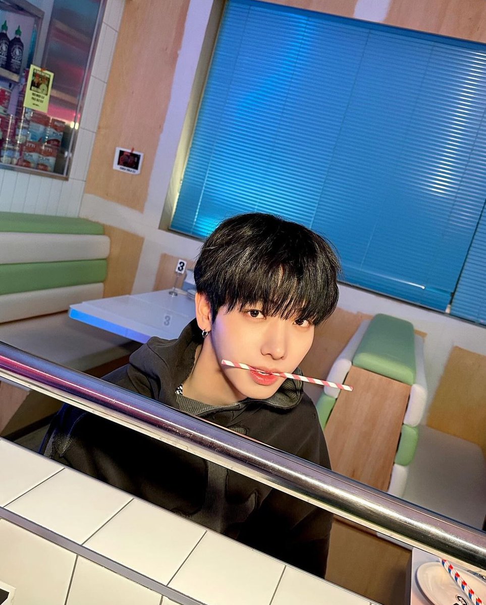 sillymyeong's tweet photo. MY MARTINI BLUE ♡
#명재현
#CoverFilm #MartiniBlue #불러봤도어
#BOYNEXTDOOR #보이넥스트도어 #BND https://t.co/dB0dZtPmKo