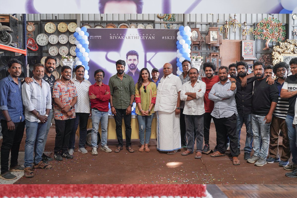 Birthday boy @Siva_Kartikeyan played a perfect host for the team of #SKxARM on his special day ❤‍🔥 The star actor arranged a special lunch for his team and enjoyed a good meal with them ✨ @rukminitweets @ARMurugadoss @anirudhofficial @dhilipaction @SudeepElamon