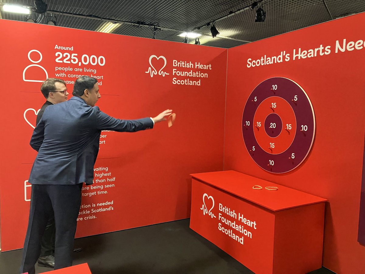 Great to catch up with @AnasSarwar at #ScotLab24 and chat about Cardiology waiting times in Scotland.