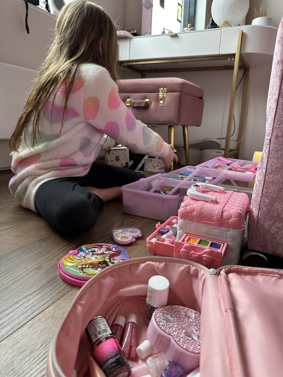 We’re listening to Ms Swift and I’m getting a makeover. So daddy can play video games in peace. 🥰
