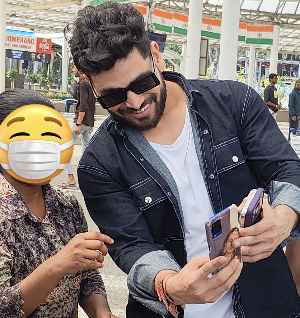 Fans meet-up with Shiv - 'Shiv Thakare is currently in Nagpur' 🔥😍♥️ #ShivThakare | #ShivKiSena