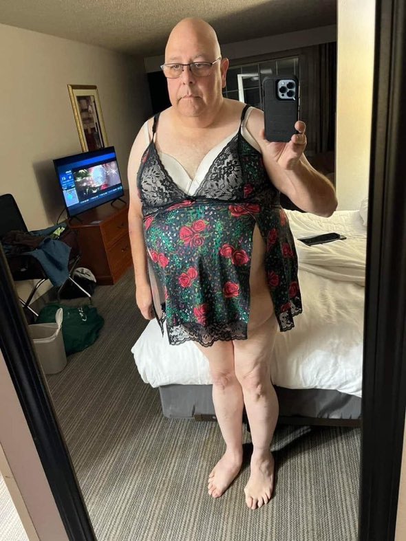 LeeHurstComic's tweet photo. Whatever they want to do is fine by me as long as they don’t use women‘s toilets or dressing rooms or deny them in sport.
However what do they see when they look in the mirror?