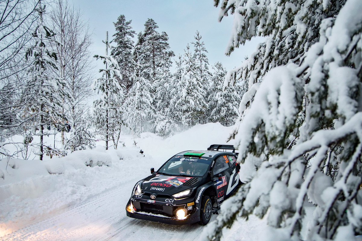 We had a pretty ok morning in terms of pace, the middle stage we probably could have been more competitive and I made a clumsy error on the last one. We touched a snow bank on the inside, scooped up snow and lost power… and time. Back at it this afternoon #EE33 @TGR_WRC