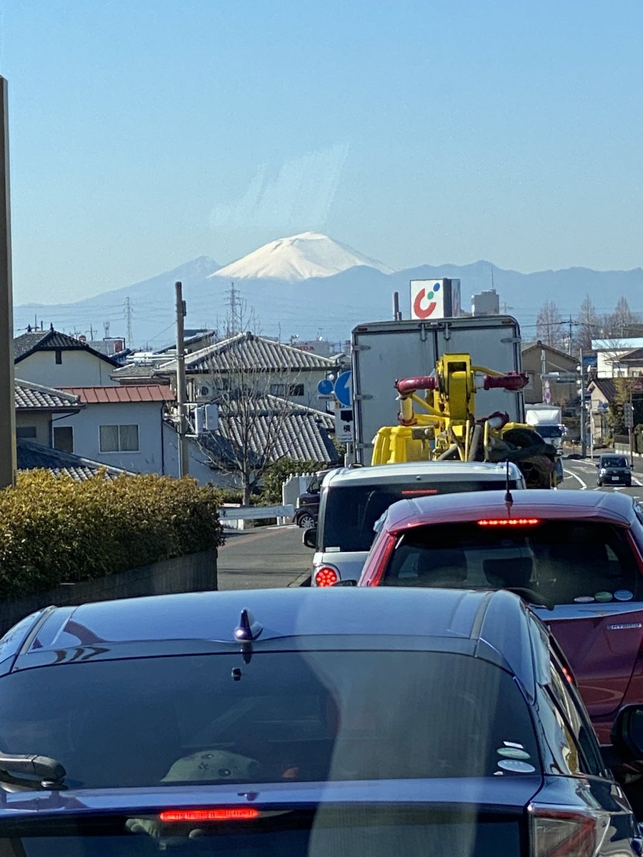 azur_dragon's tweet photo. そういえば、今週の火曜に撮ったヤツだけど、妙に浅間山がくっきりハッキリ見えて主張が強かったから思わず撮った https://t.co/Lyyy9yRsZ7