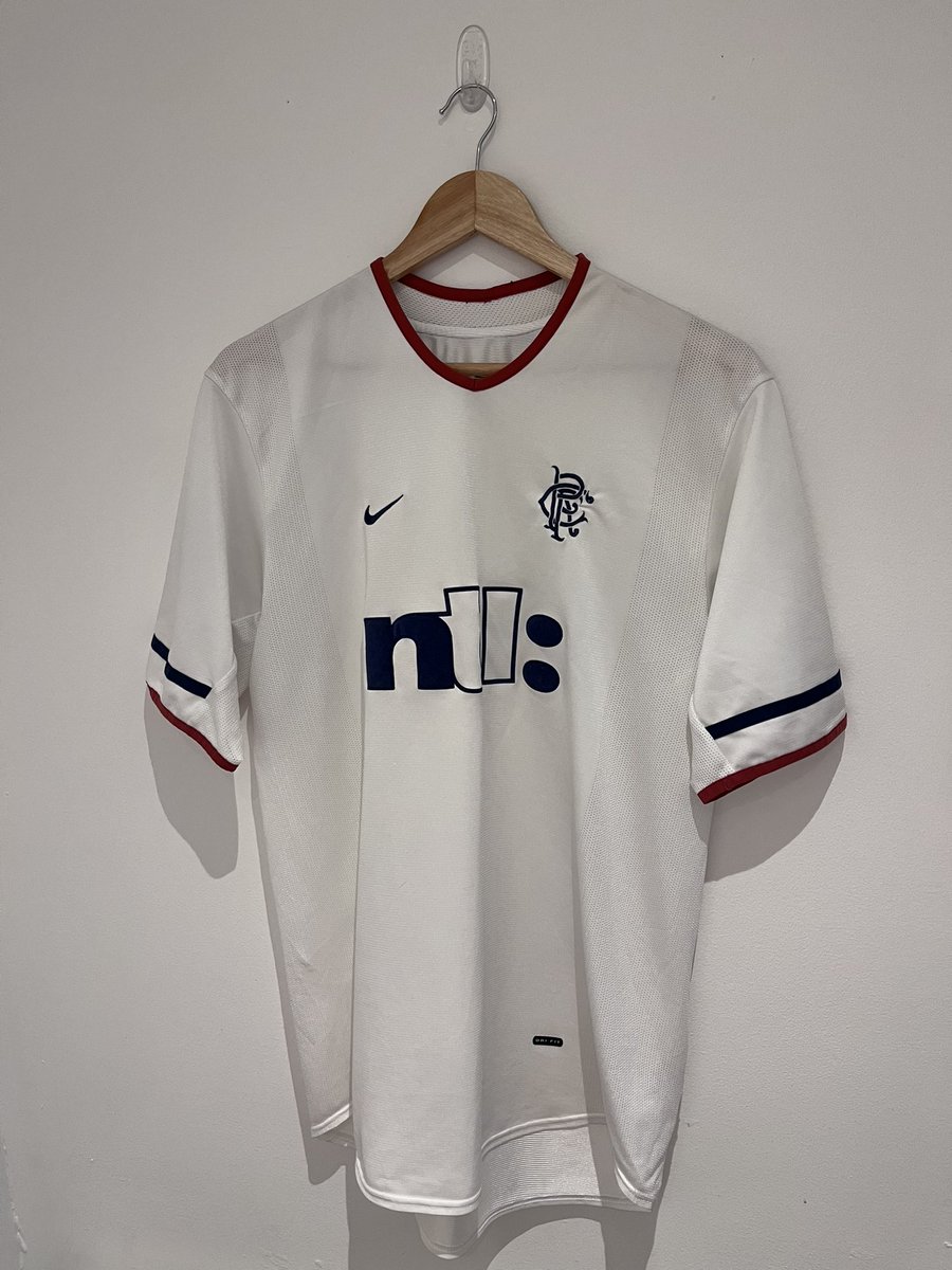 🔴⚪️🔵 For Sale 🔴⚪️🔵

1994 European top 
1997 home top
1998 away top
2001 away top

All size large and they’re in excellent condition 😁

Message me if interested and I appreciate any RT’s 🫡