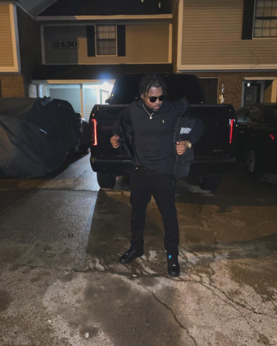 YurAddictionLRH's tweet image. You gotta have money to treat yo bitch like shit or she ain’t gone take no shit‼️