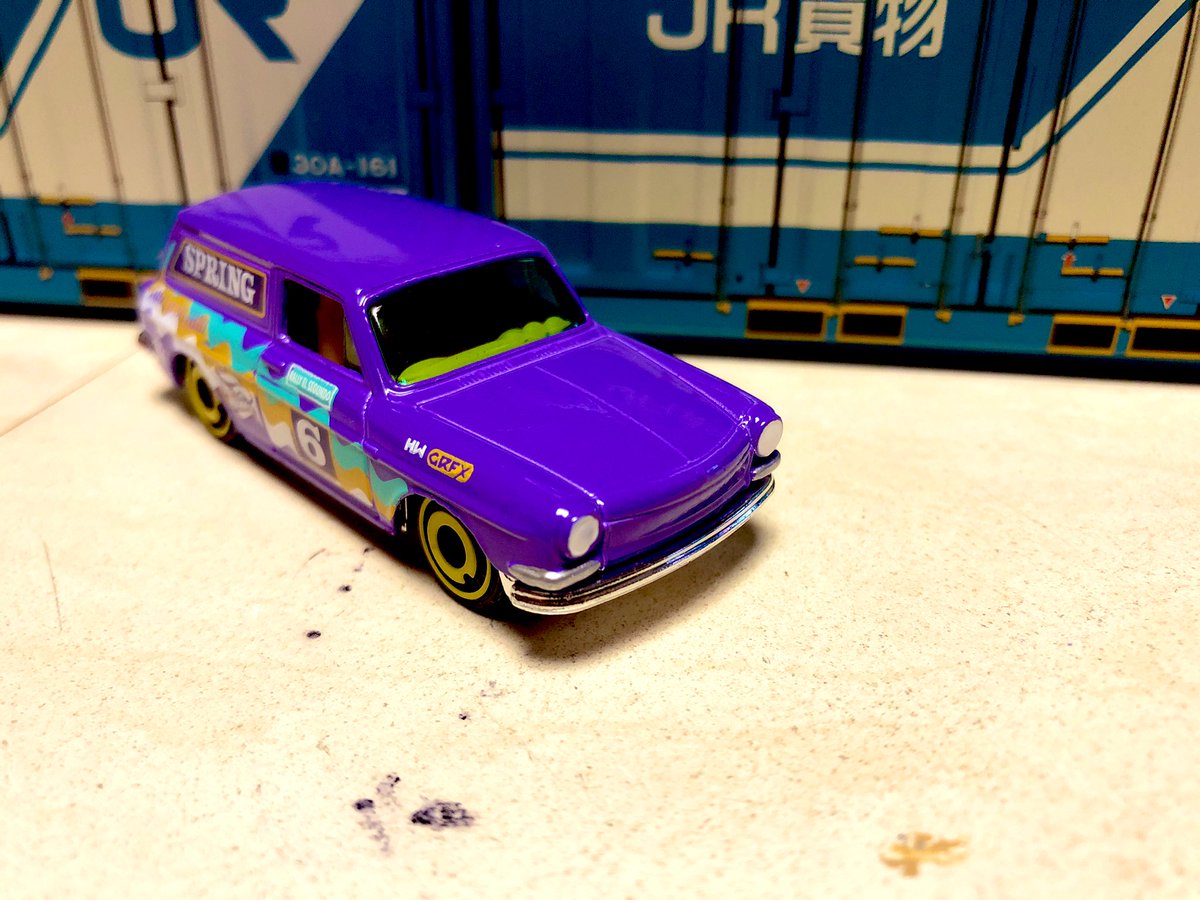 porschegmbh's tweet image. #ホットウィール  #HotWheels #type3  #variant HWスプリングアソート タイプ3バリアントをイージーにディテールアップ
灯火類のみペイント
このキャストは持ってなかったので素材としてたすかる
積載の向きが気になる💭👀✨